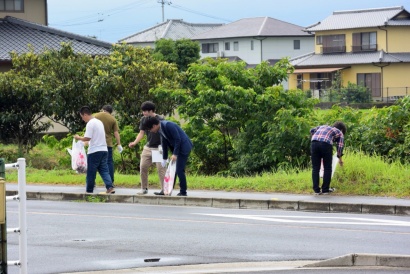 GOFIELD事務所周辺でごみ拾い