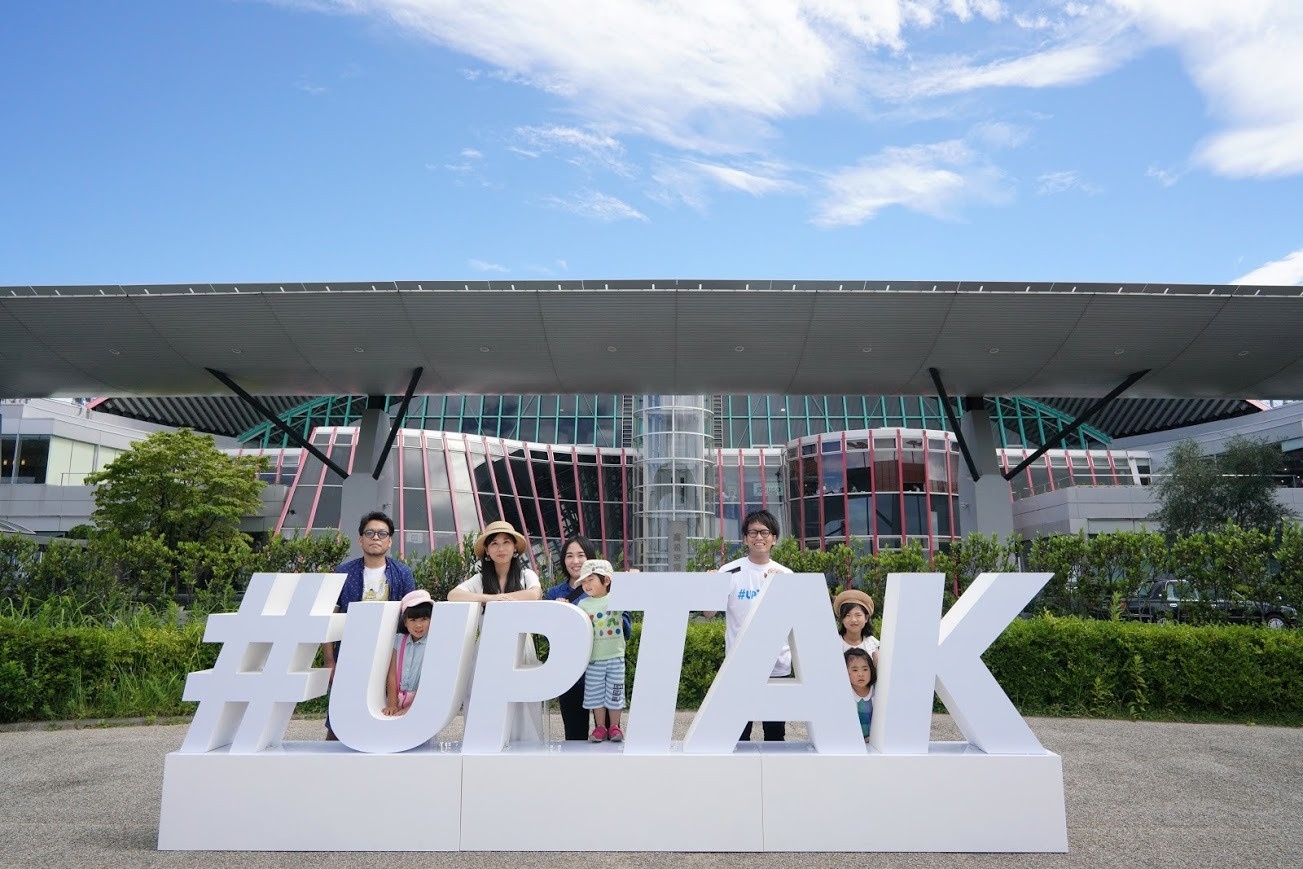 #upTAK モニュメント完成記念撮影会