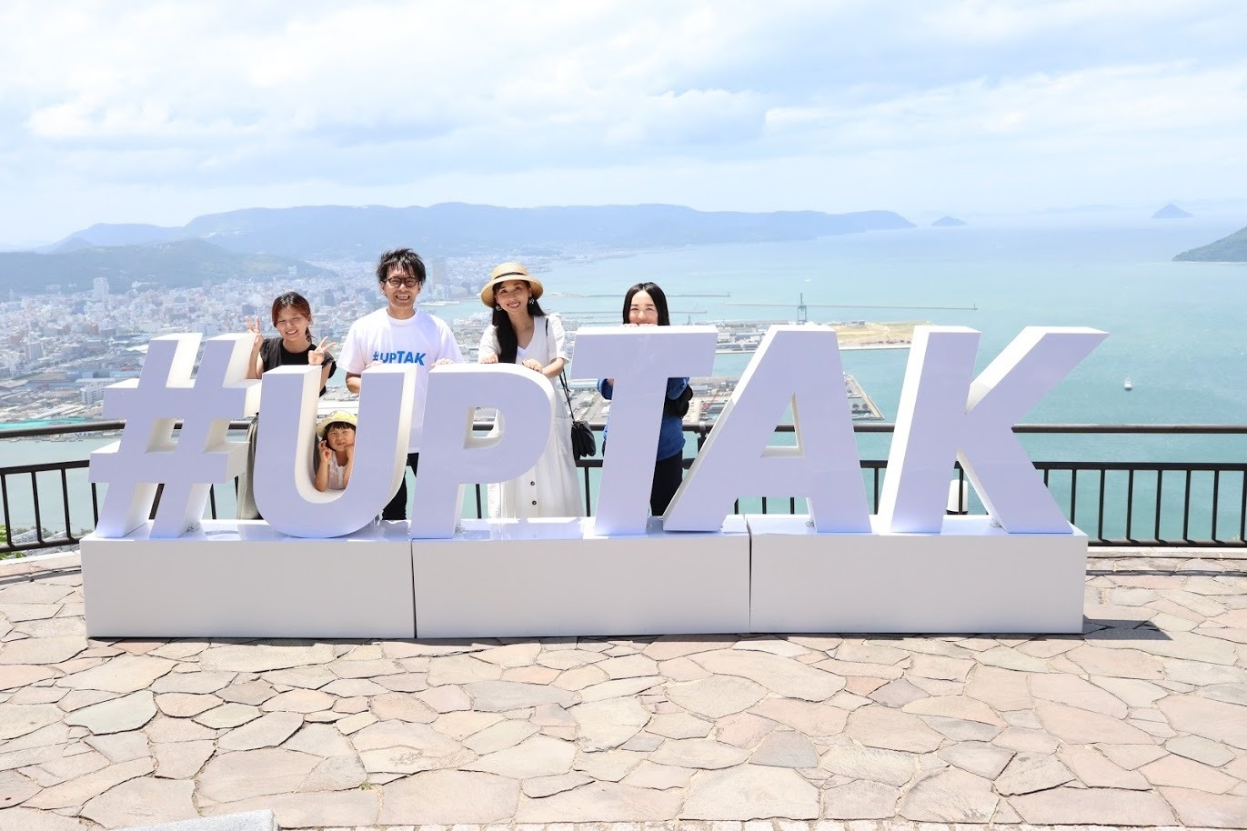 #upTAK モニュメント完成記念撮影会
