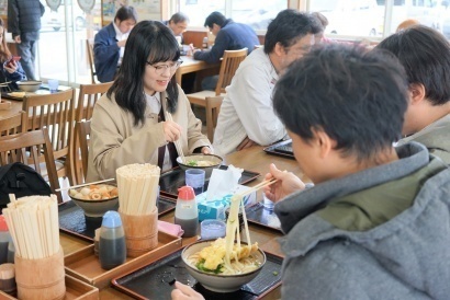 香川大学生とのランチ風景