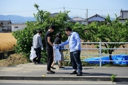 海の日全国一斉清掃　オフィス周辺のごみ拾い