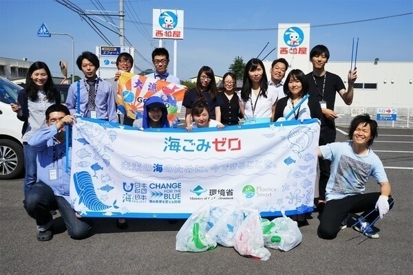 海の日全国一斉清掃に参加したGOFIELDメンバー