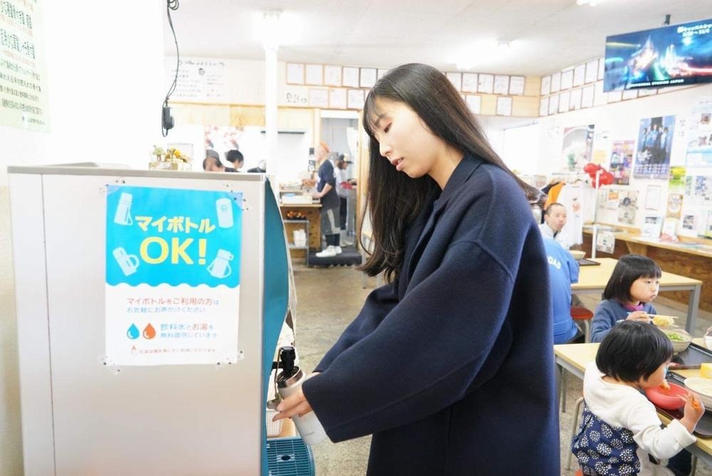 うどん店「ひさ枝」での給水の様子