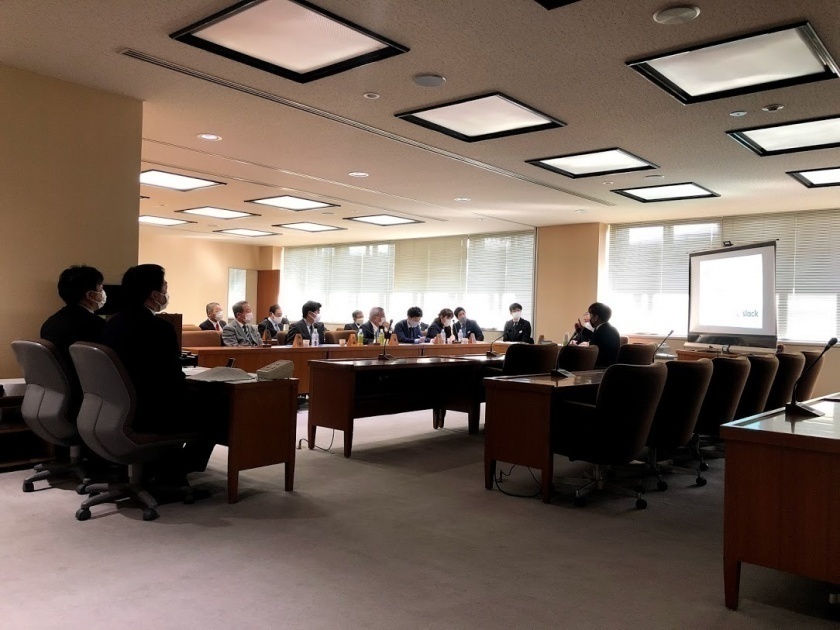 代表取締役の皆見が香川県議会「少子化対策特別委員会」で事例を紹介