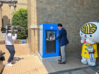 高松市役所前の屋外型給水スポット