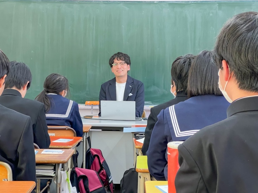 株式会社ゴーフィールドが高松市立玉藻中学校でウェブ制作会社として職業紹介を実施